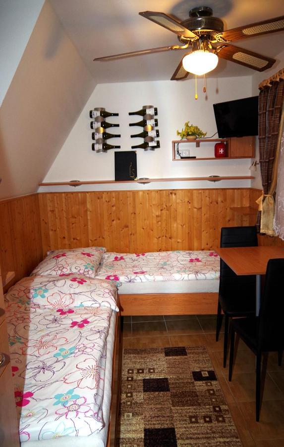 Sklep U Veselych Apartment มูติเยนิตเซ ภายนอก รูปภาพ