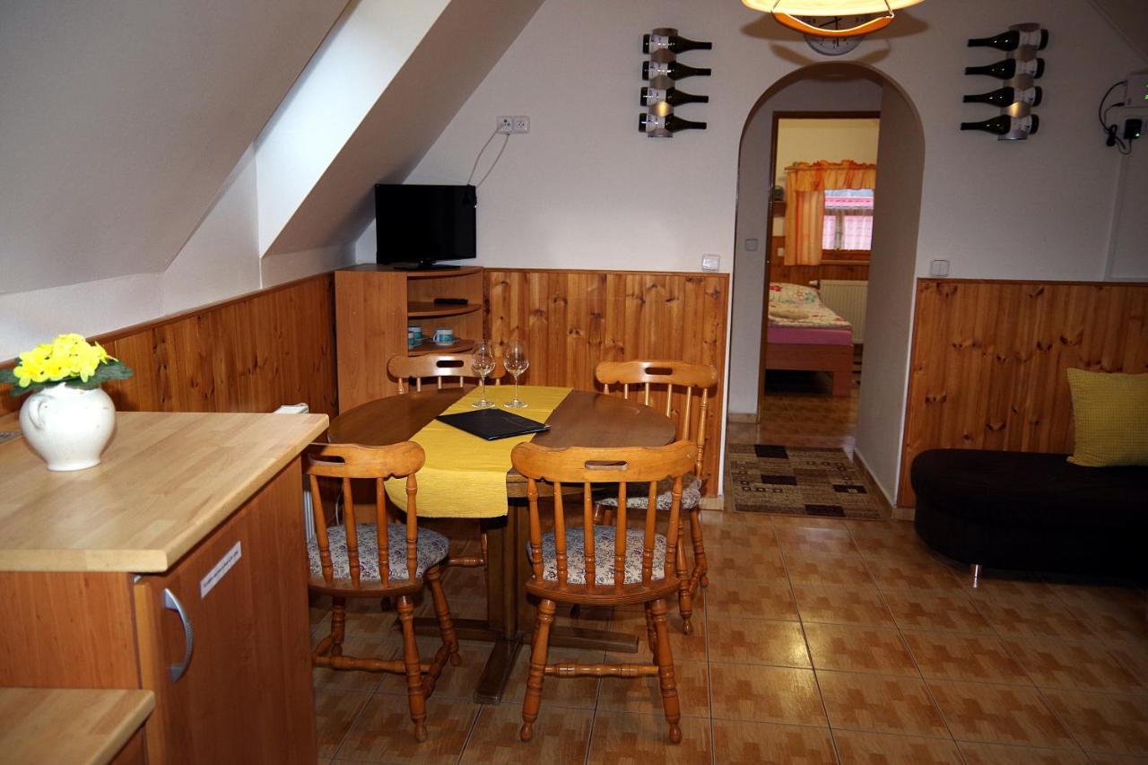 Sklep U Veselych Apartment มูติเยนิตเซ ภายนอก รูปภาพ